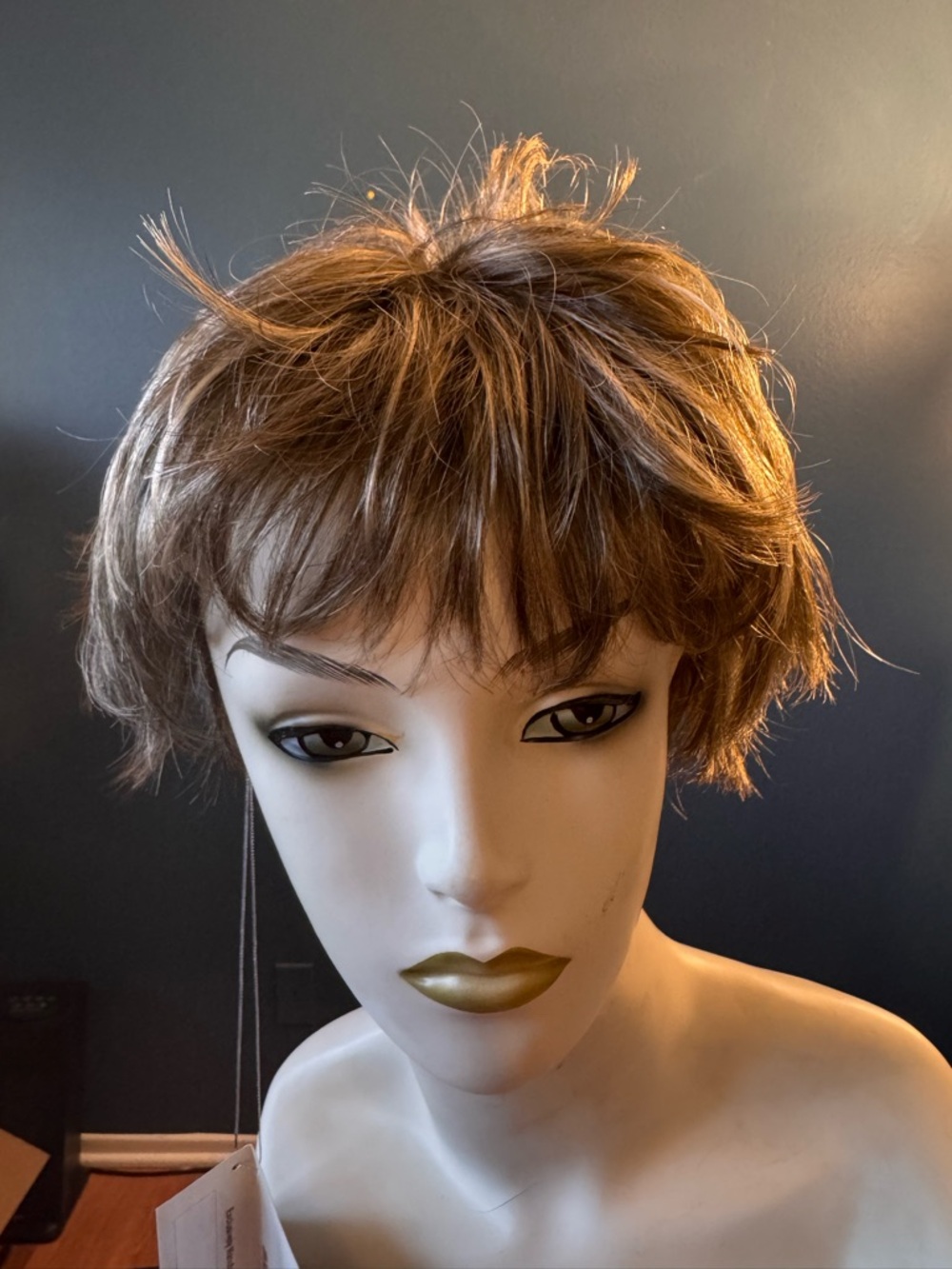 Short Layered Women’s Wig in Light Brown